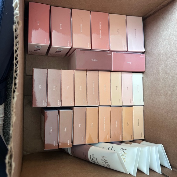Laura Geller Huge Foundation and Primer Bundle Lot Wholesale - All New, Sealed - Picture 2 of 6
